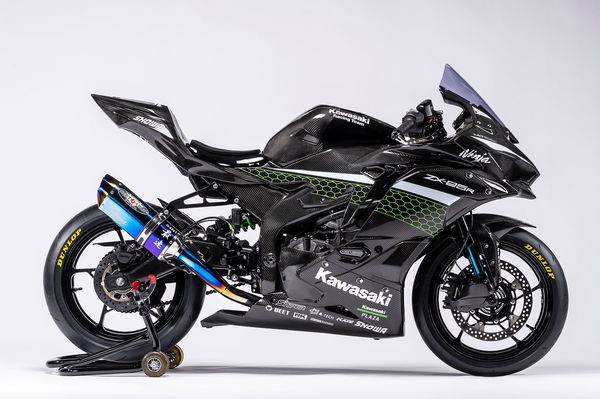 Dress Up ZX-25R Casually with A-Tech's Carbon Exterior
